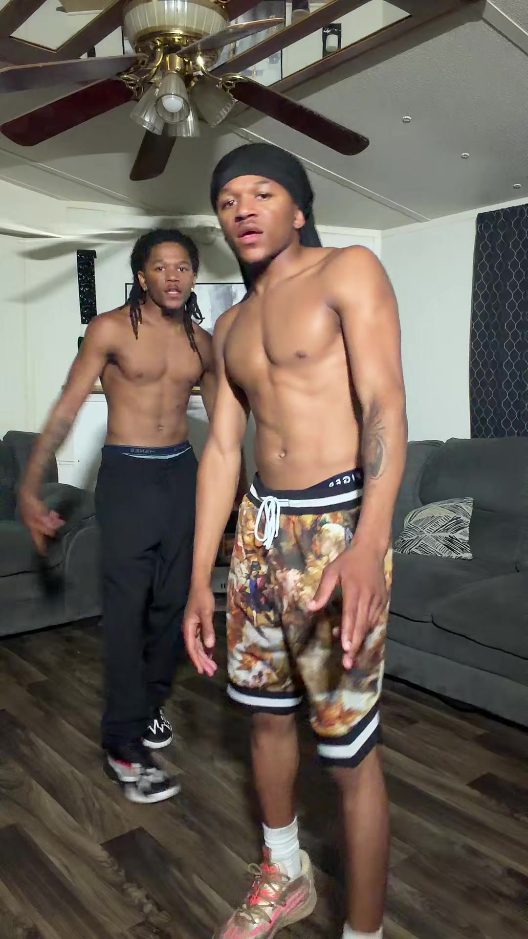 @Ghettotwins_