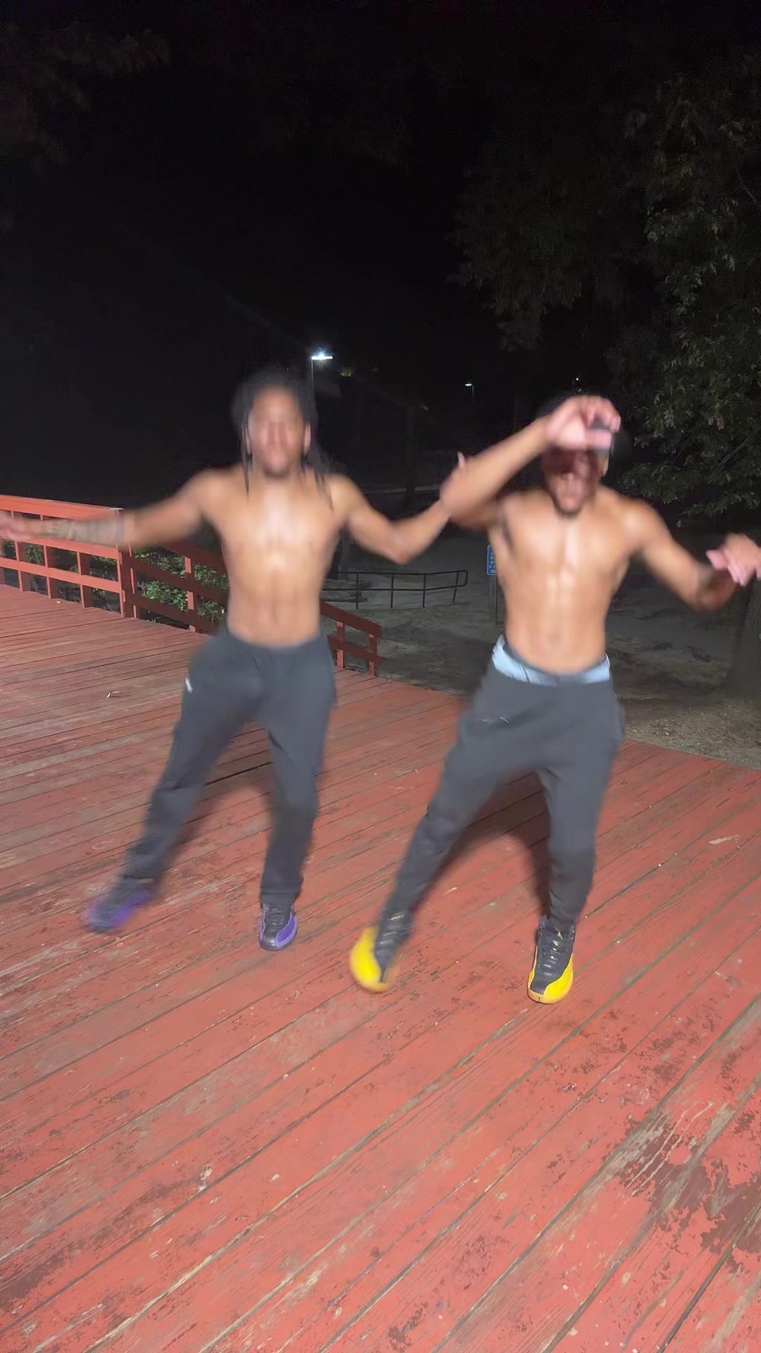 @Ghettotwins_