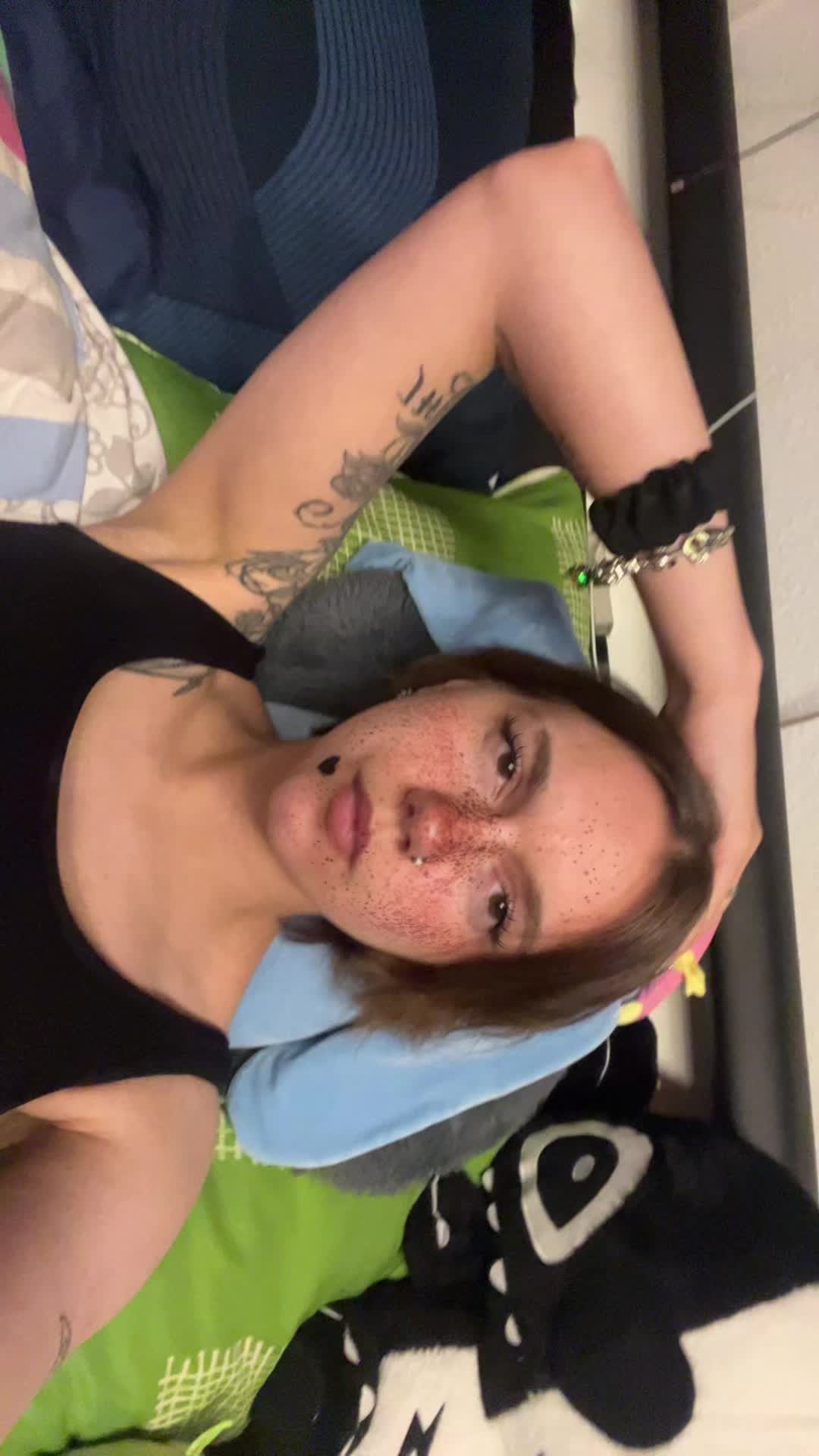 @Anschii_Queen