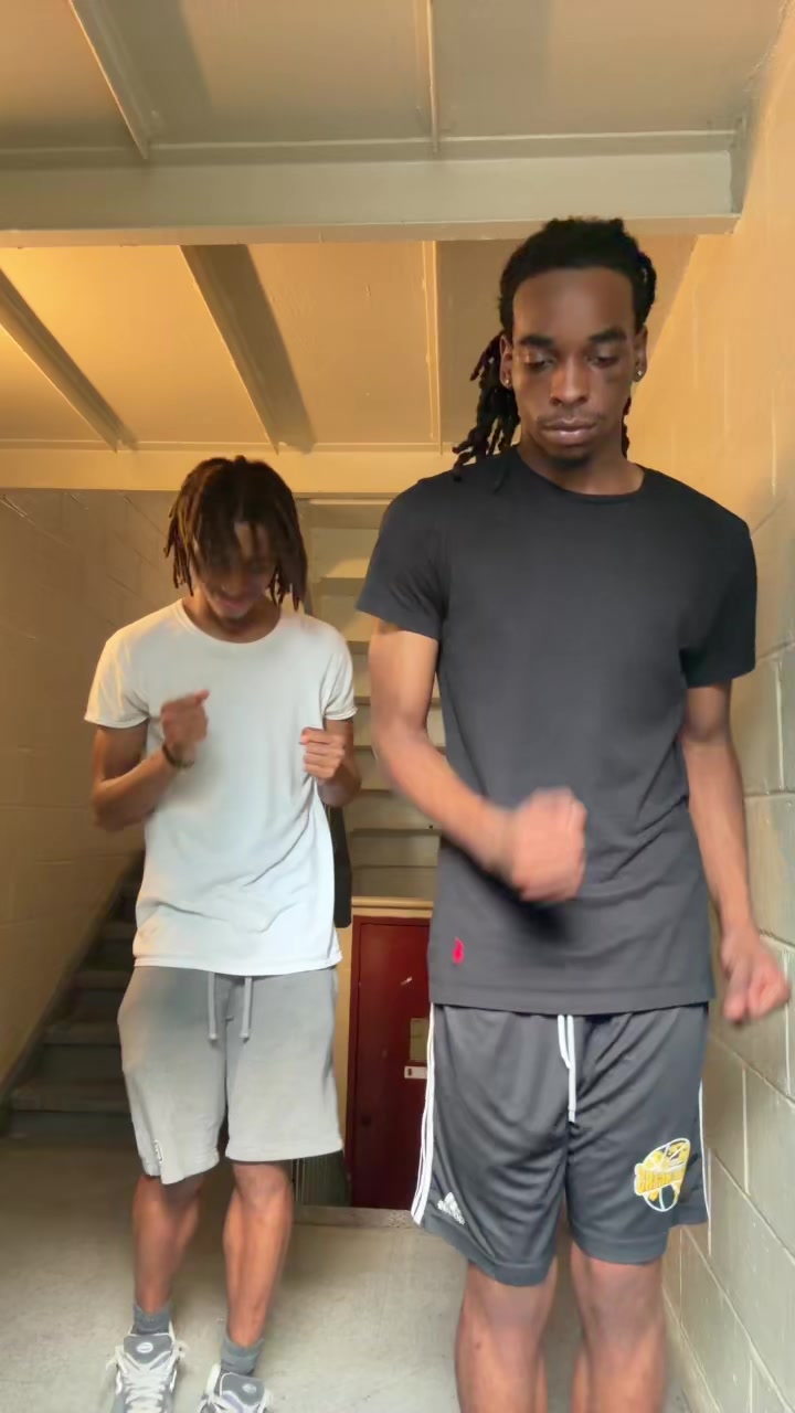@Glitchy 🚶🏽&zwj;♂️..