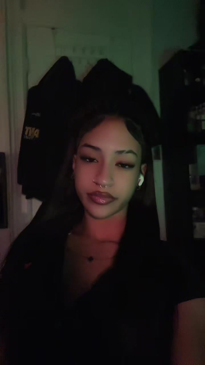 @🧛🏼♀️