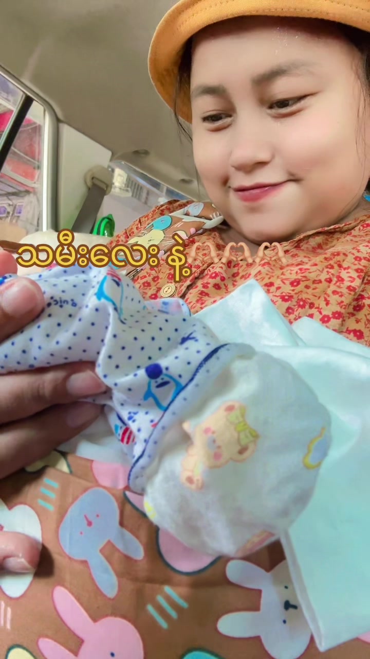 @နှင်း 🍀သမီးလေးမေမေ 🍀