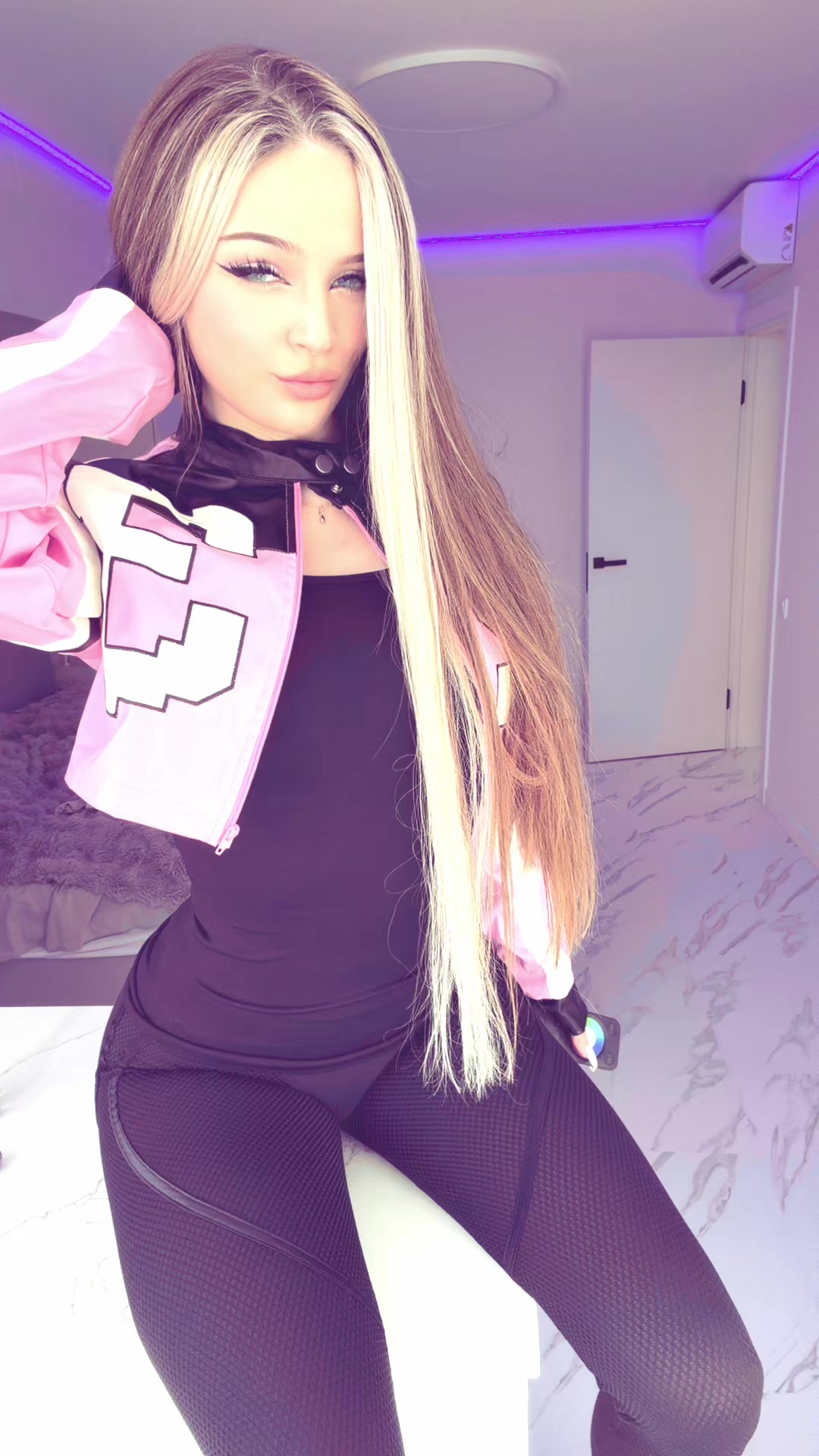 @Lola Bunny