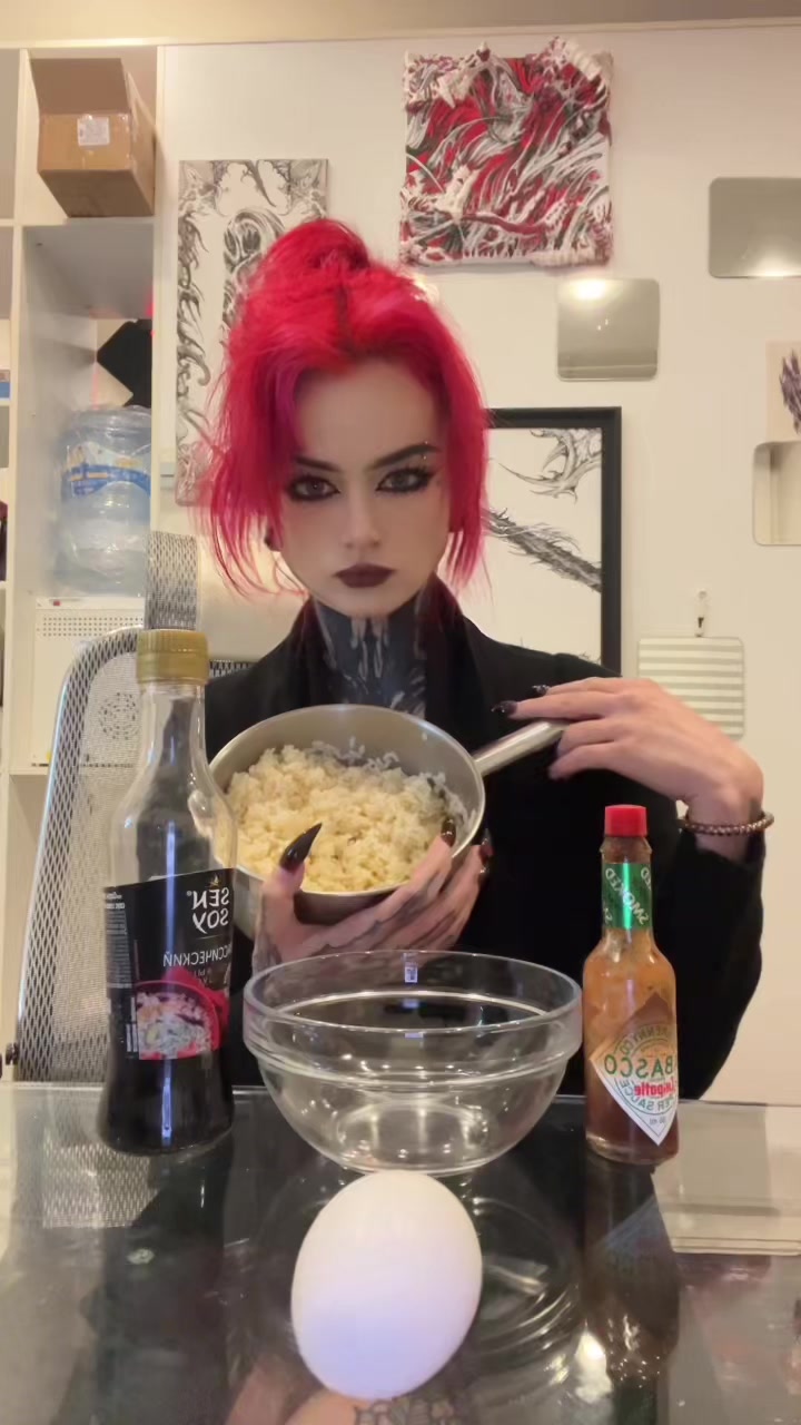 @Tsukini_suka🍅