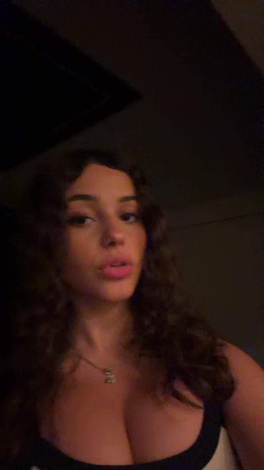 @⃟