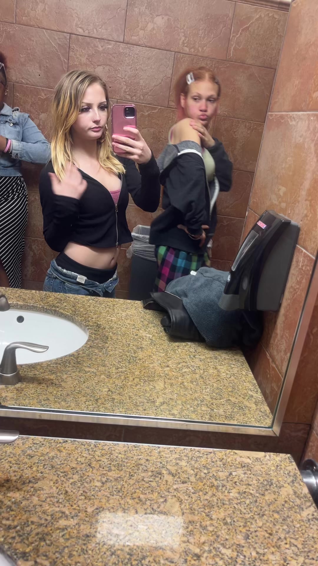 @redduhivyy