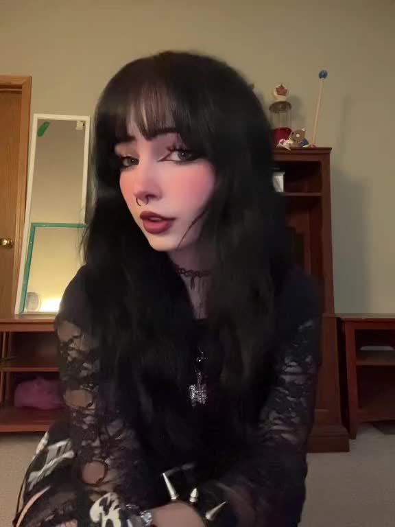 @Bee🖤