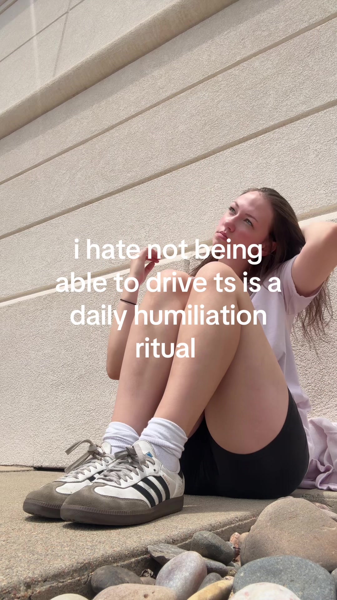 @𑣲 t