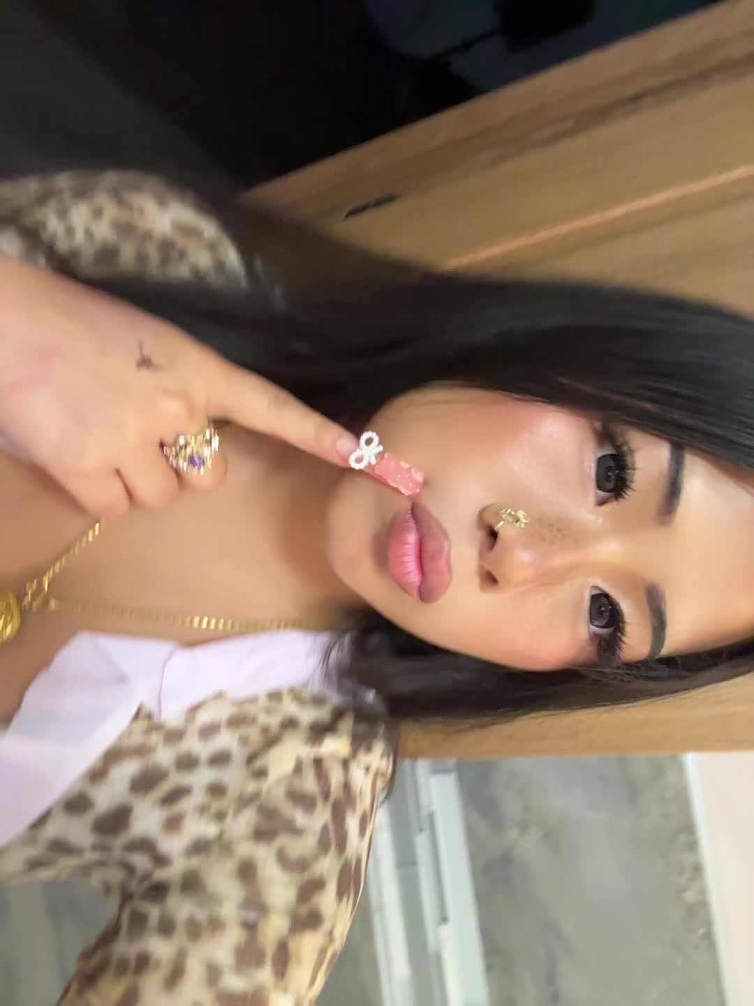@kat<3