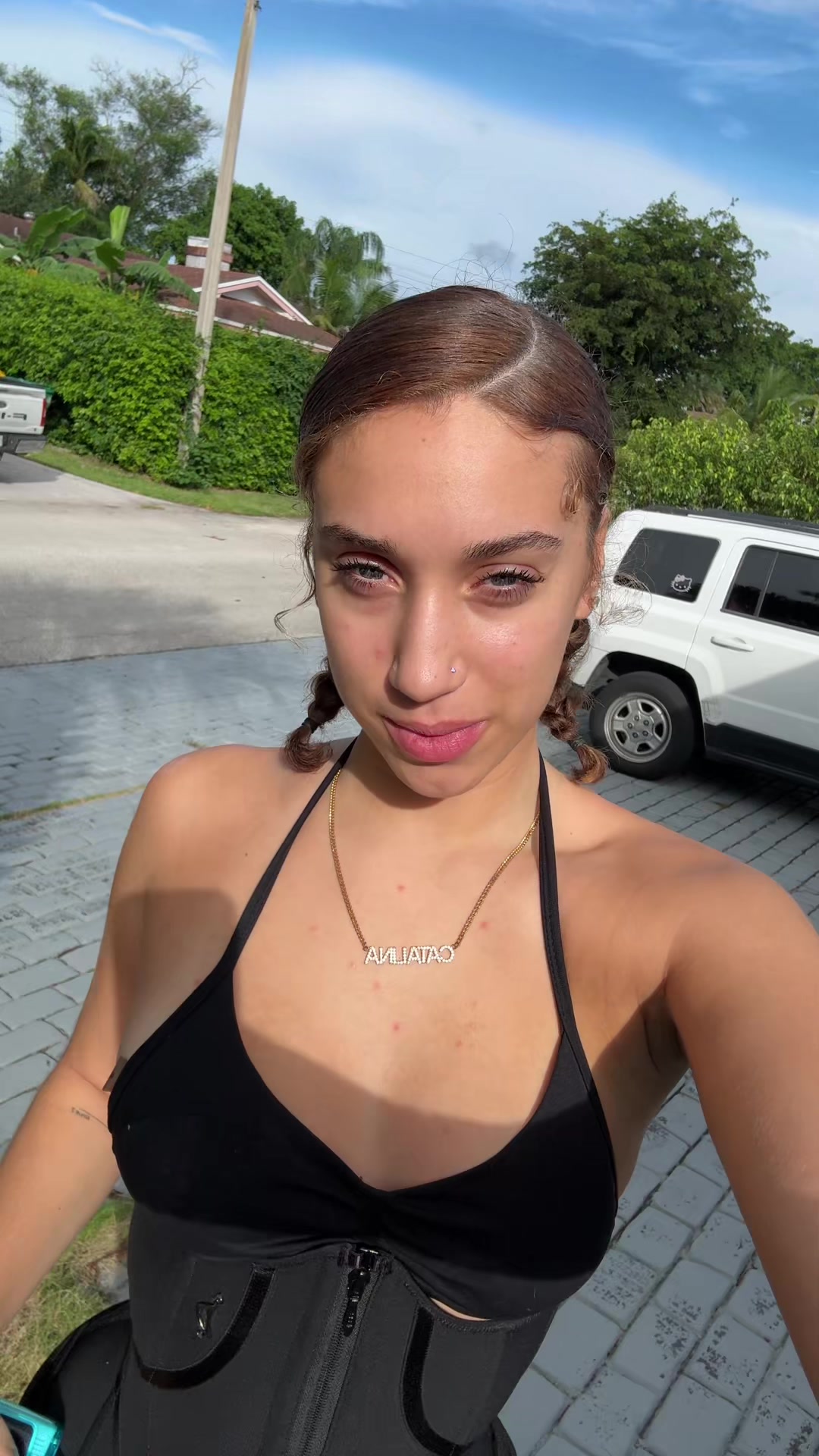 @Lightskinlesbo