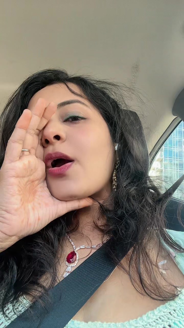 @(nidhzazz) Dr. Nidhi Joshi