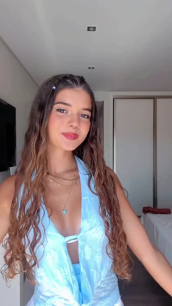 @julia mendes