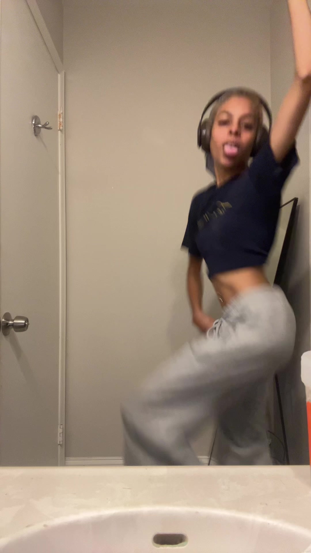 @nosmilingnini
