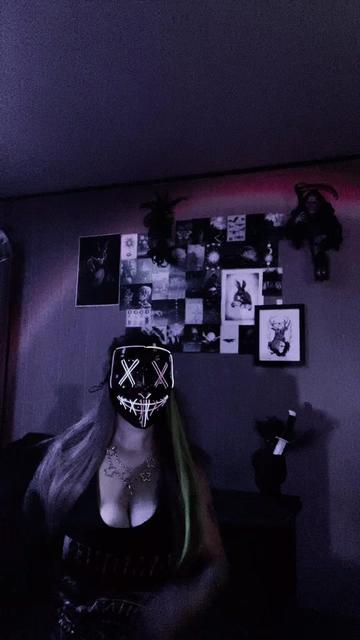 @horror queen 🧟♀️👑