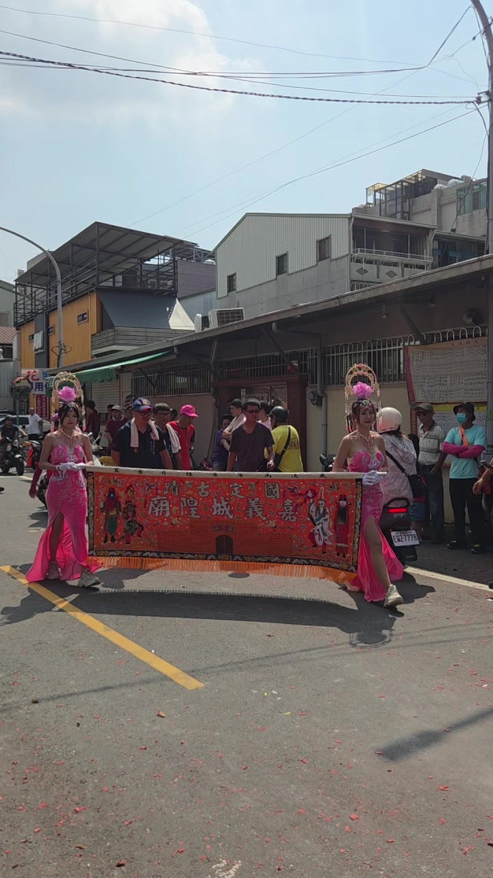 @帥哥跑廟會