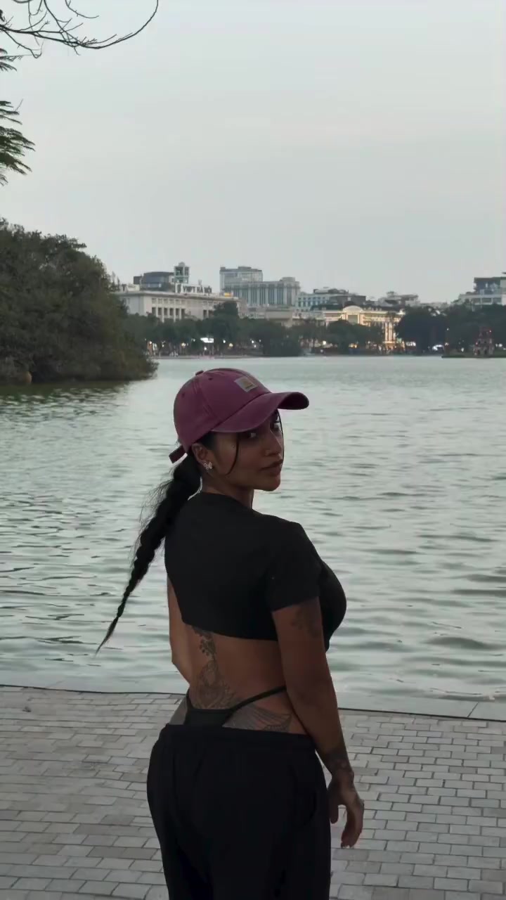 @Yasmina Khan🦋
