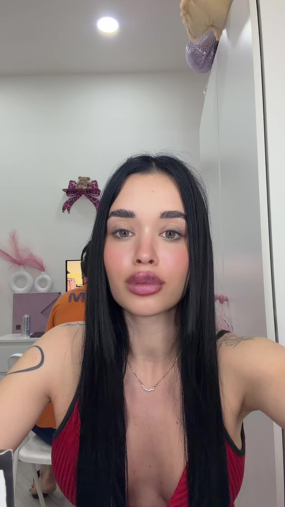 @tonyesara