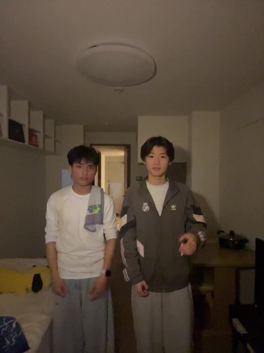 @デセン