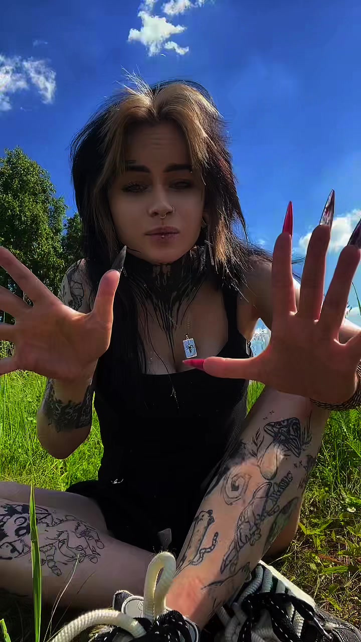@Tsukini_suka🍅