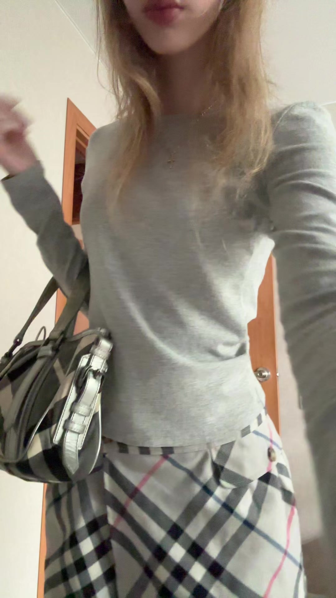 @>_*