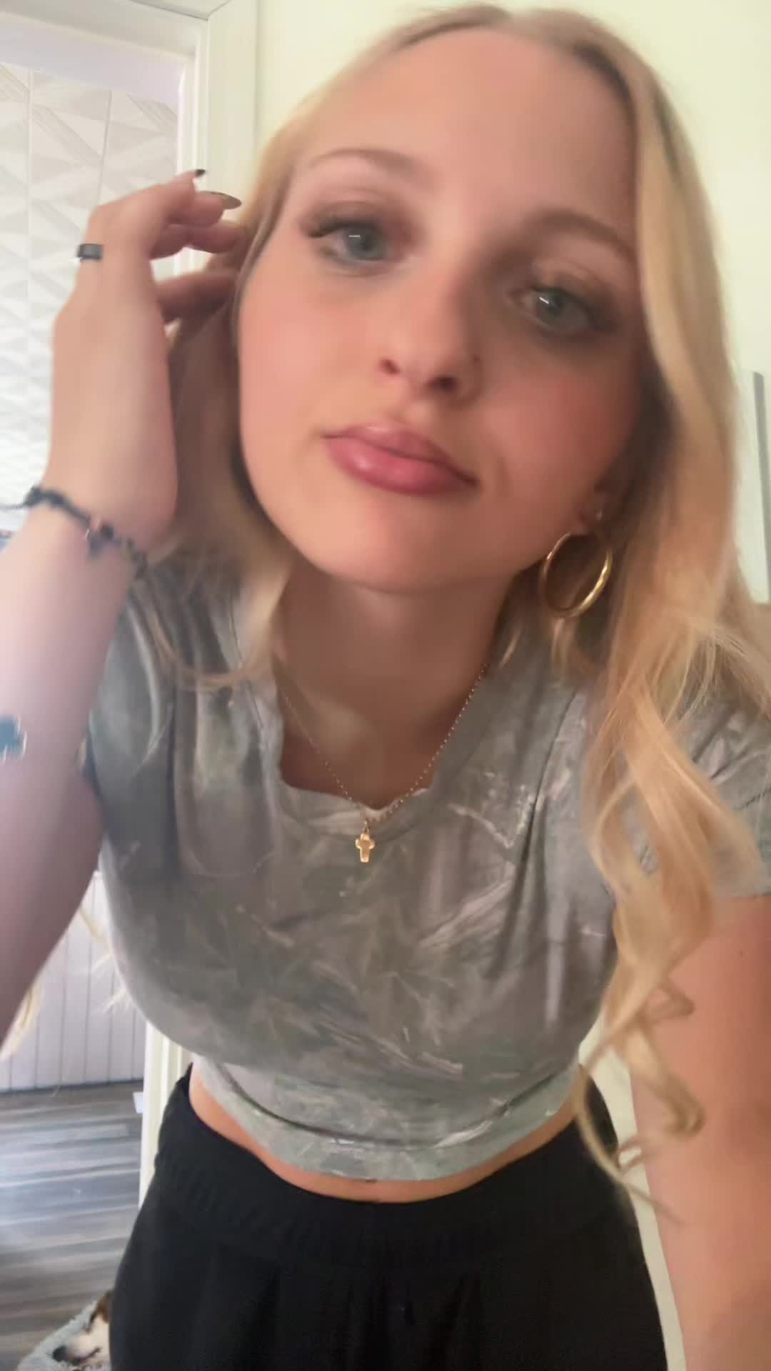 @lillycarns