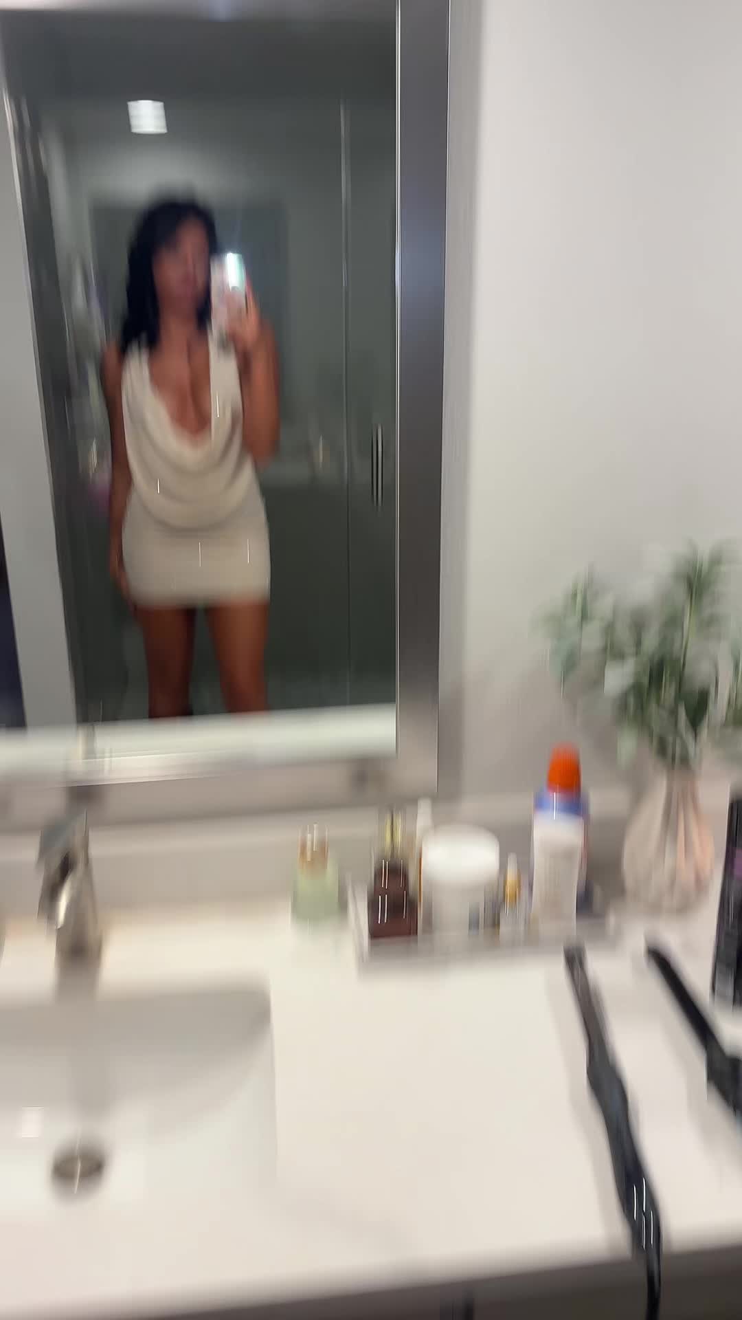 @isabella