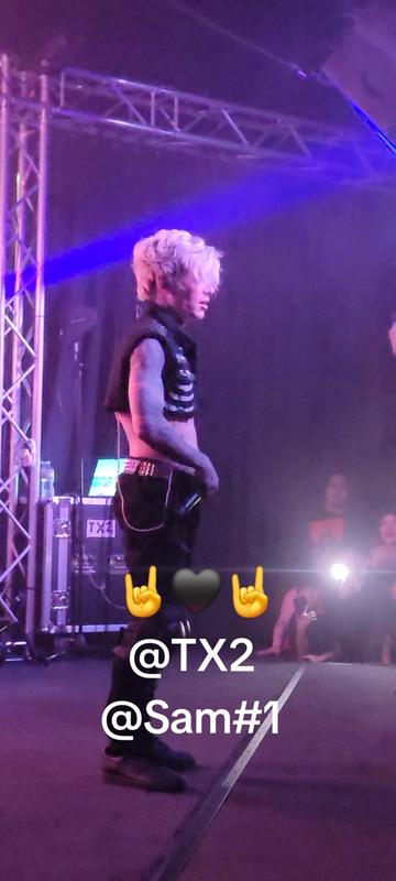 @THAT.1.CHICK.RAVEN