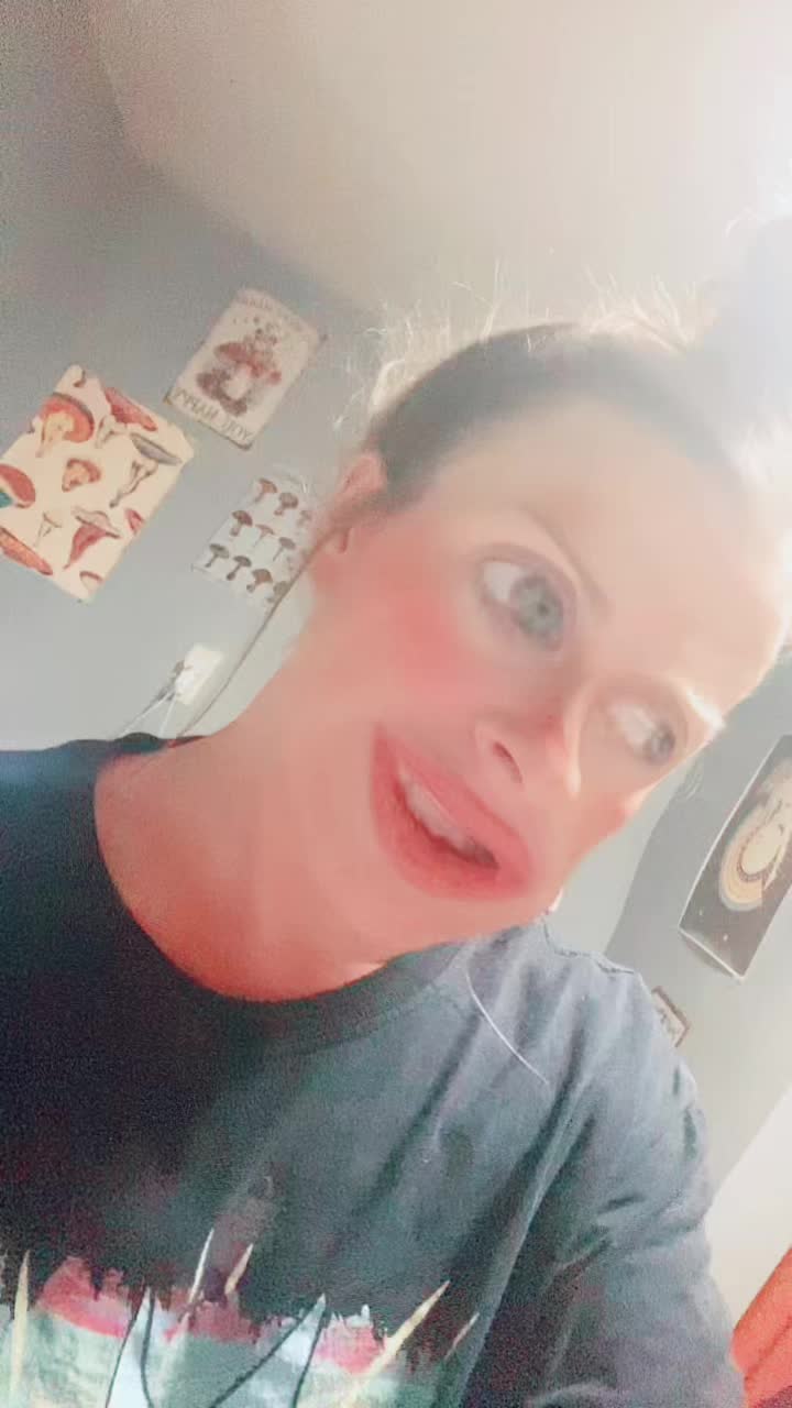 @Whitebrowgoddess