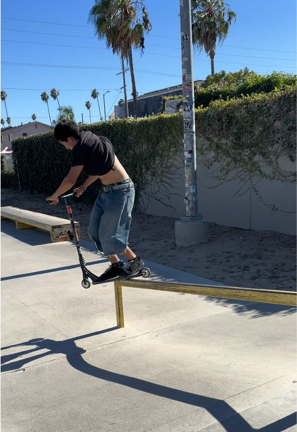 @2belowdanez