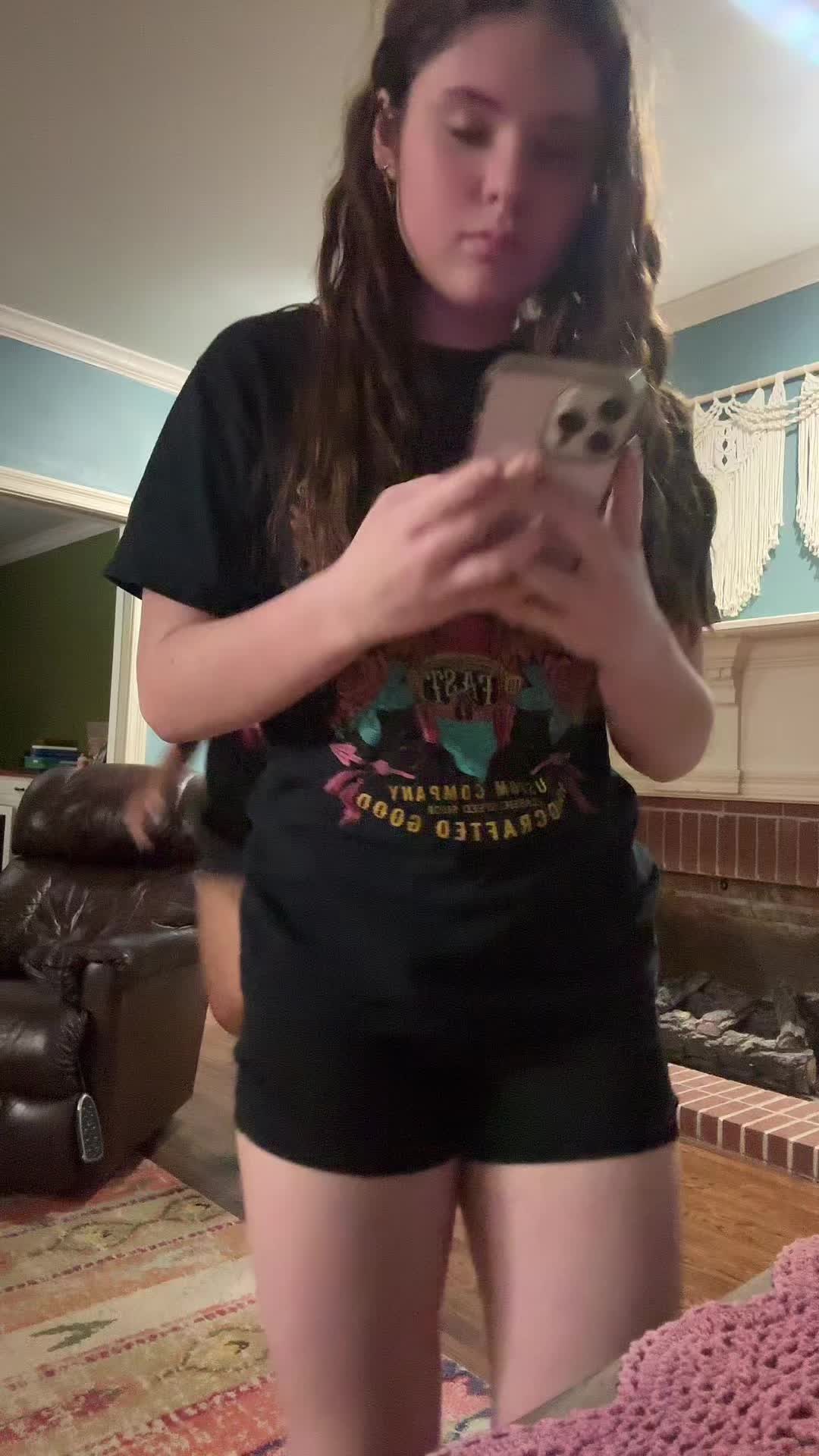 @HeyheyitsLivi