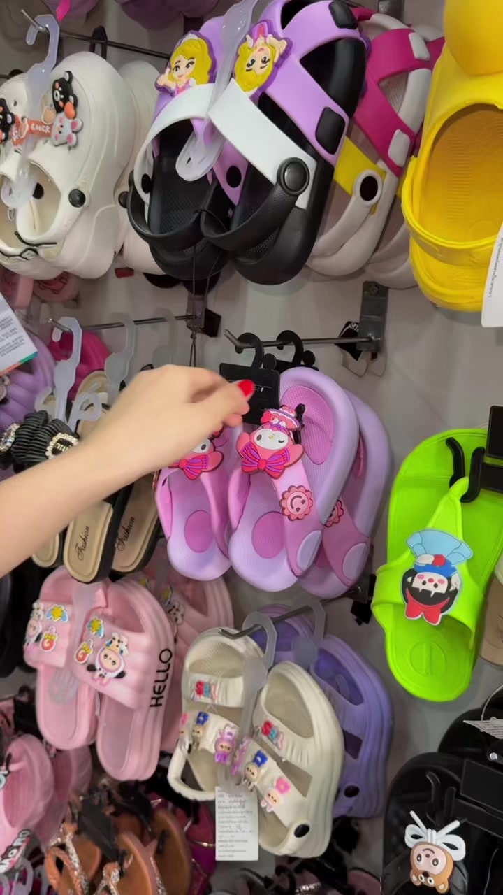 @Cherry Shoe Store