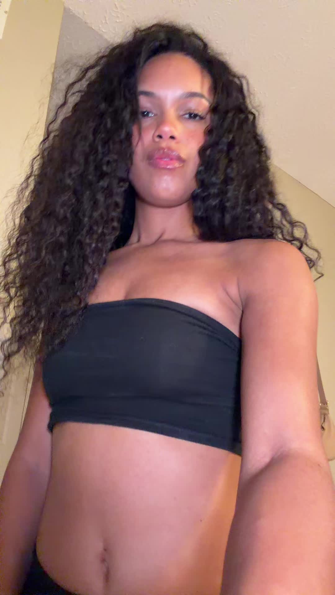 @🧔🏾♀️