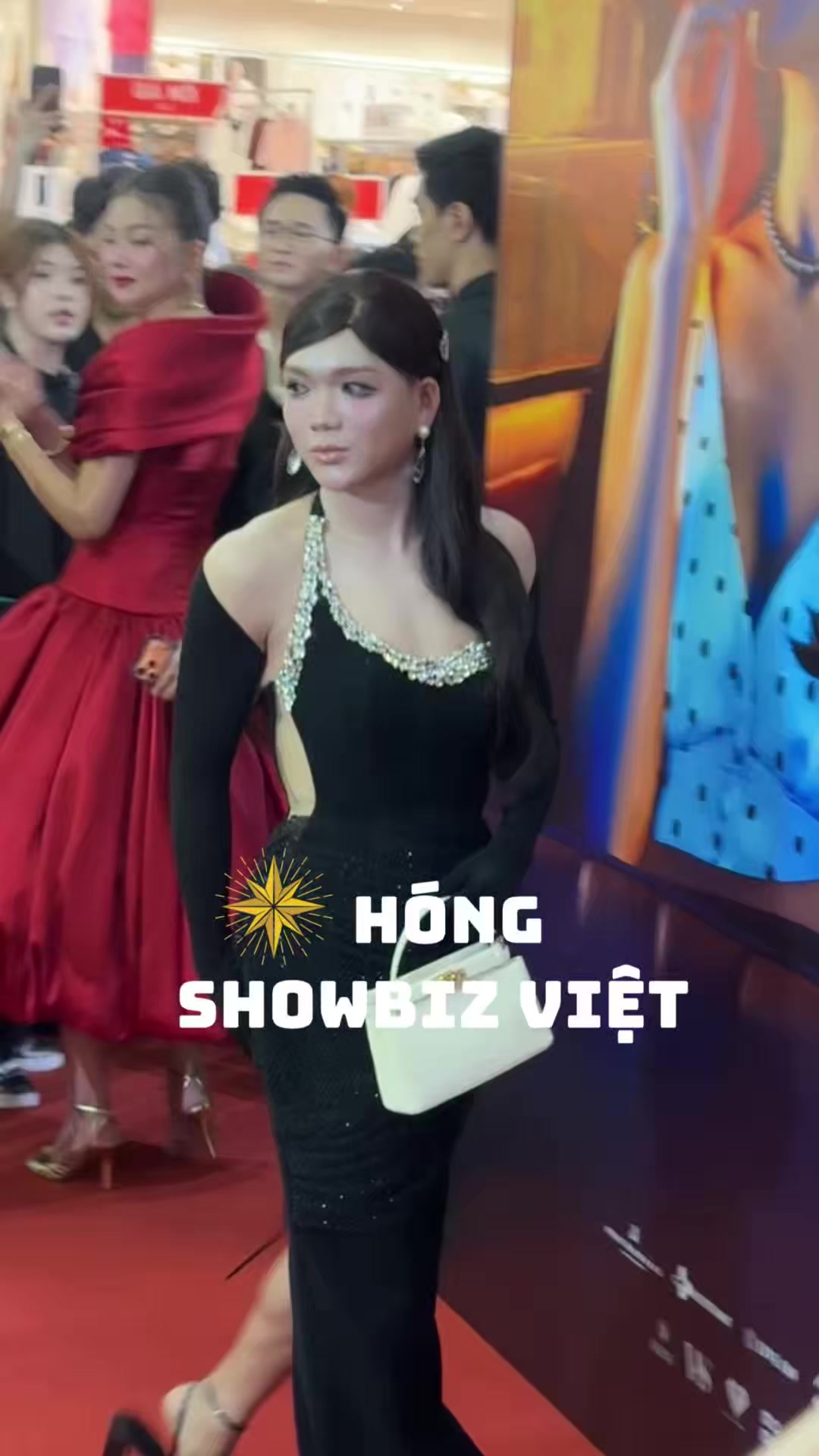 @H&oacute;ng Showbiz Việt