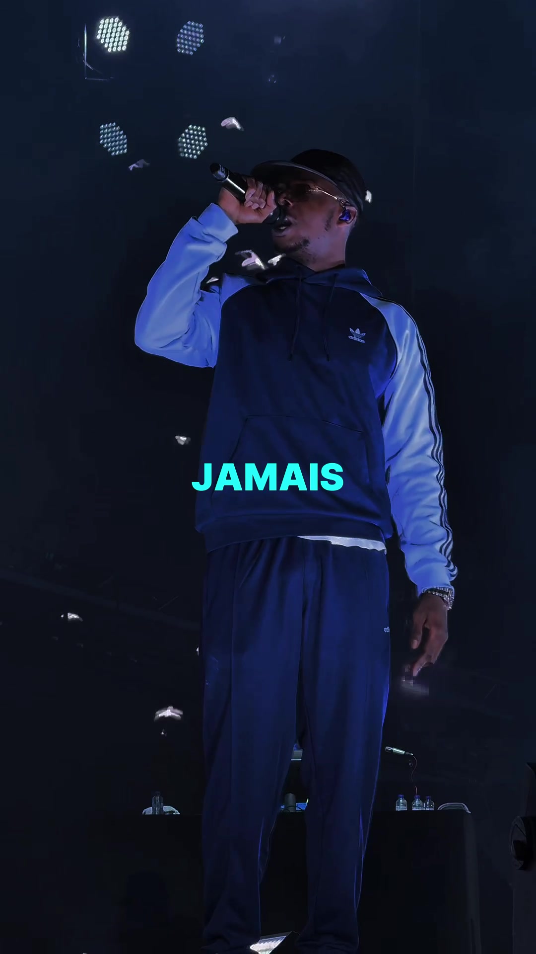 @🎧