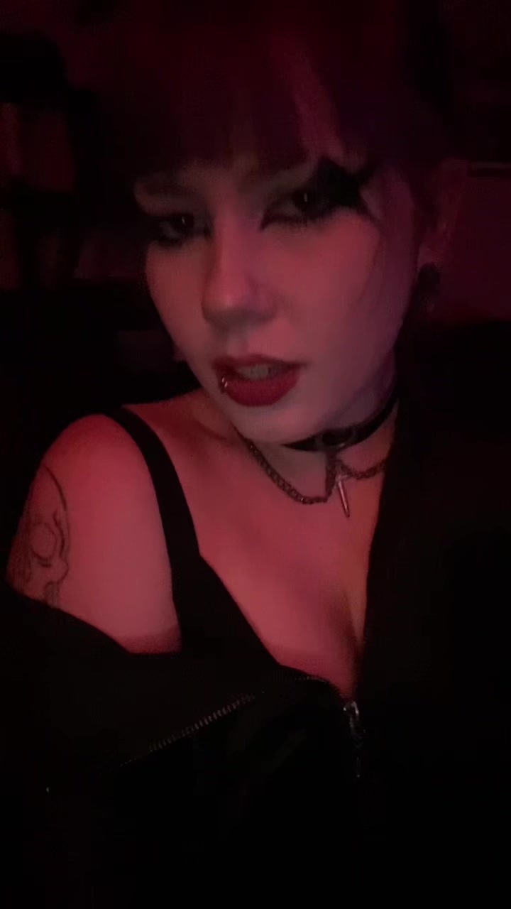 @Lydia🦇