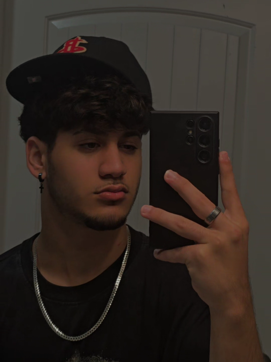 @𝑅𝑜𝑛𝑦𝑥__🎤⚡️