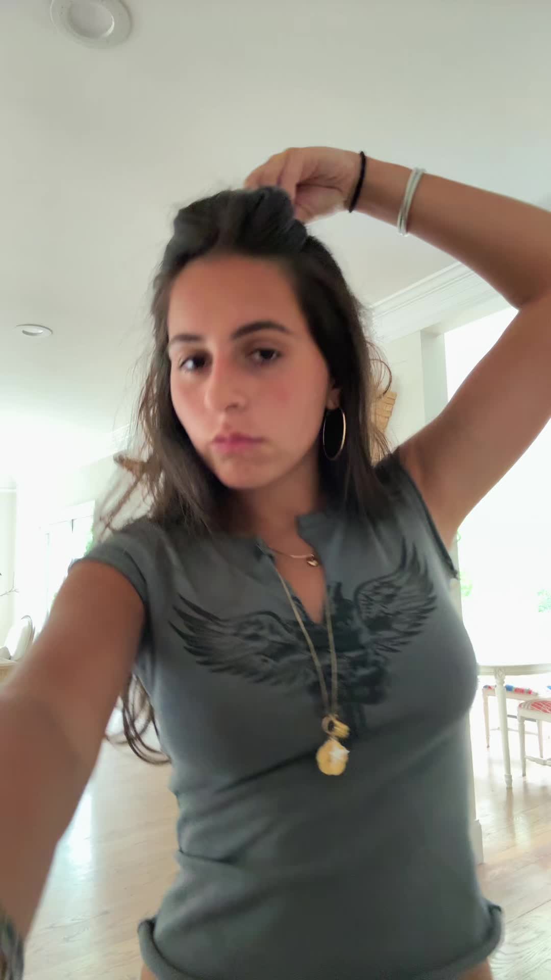 @ella?