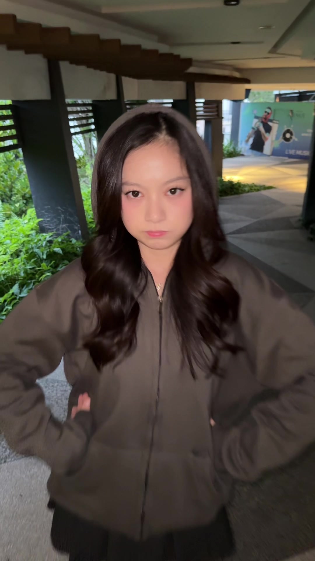 @JOLLYN