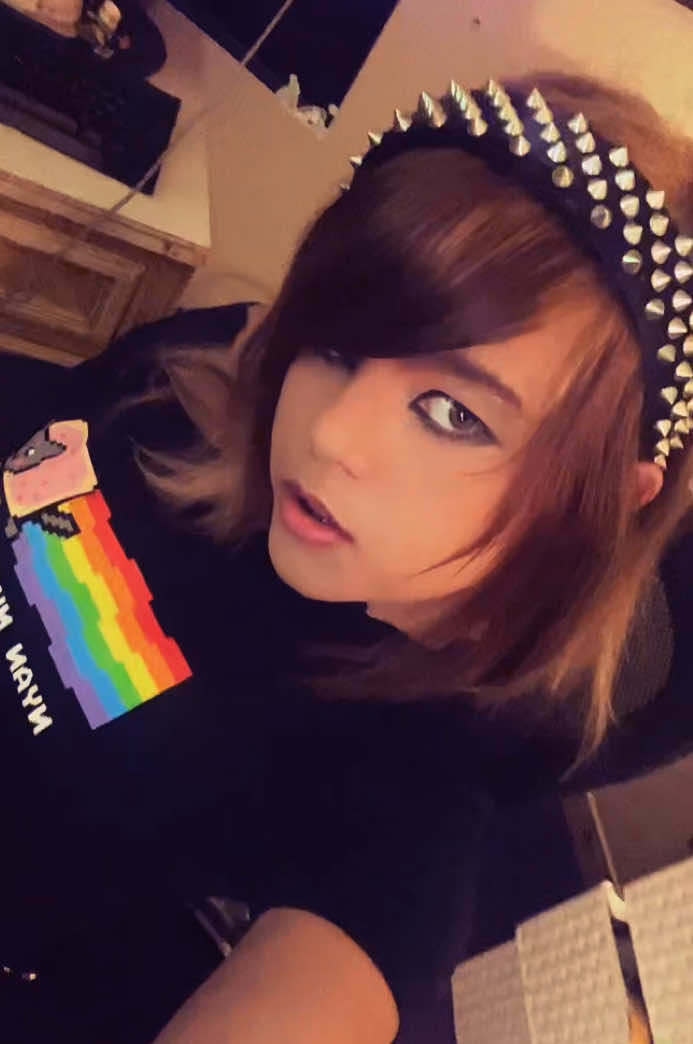 @<3