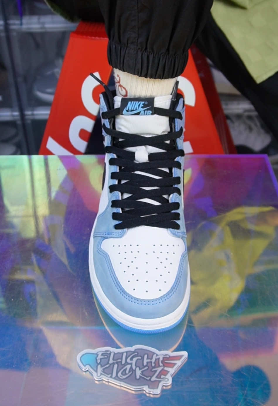 @Lacedsneaker