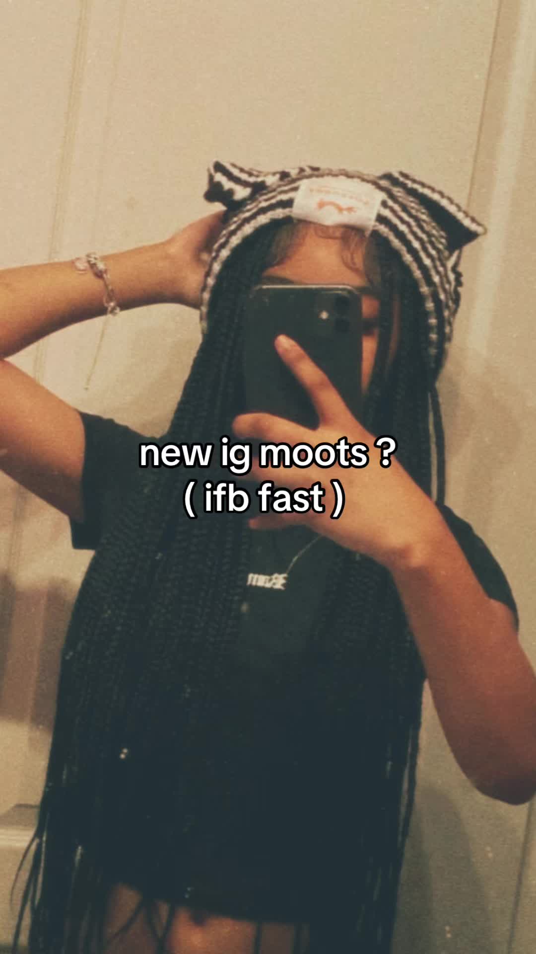 @ᥫ᭡.