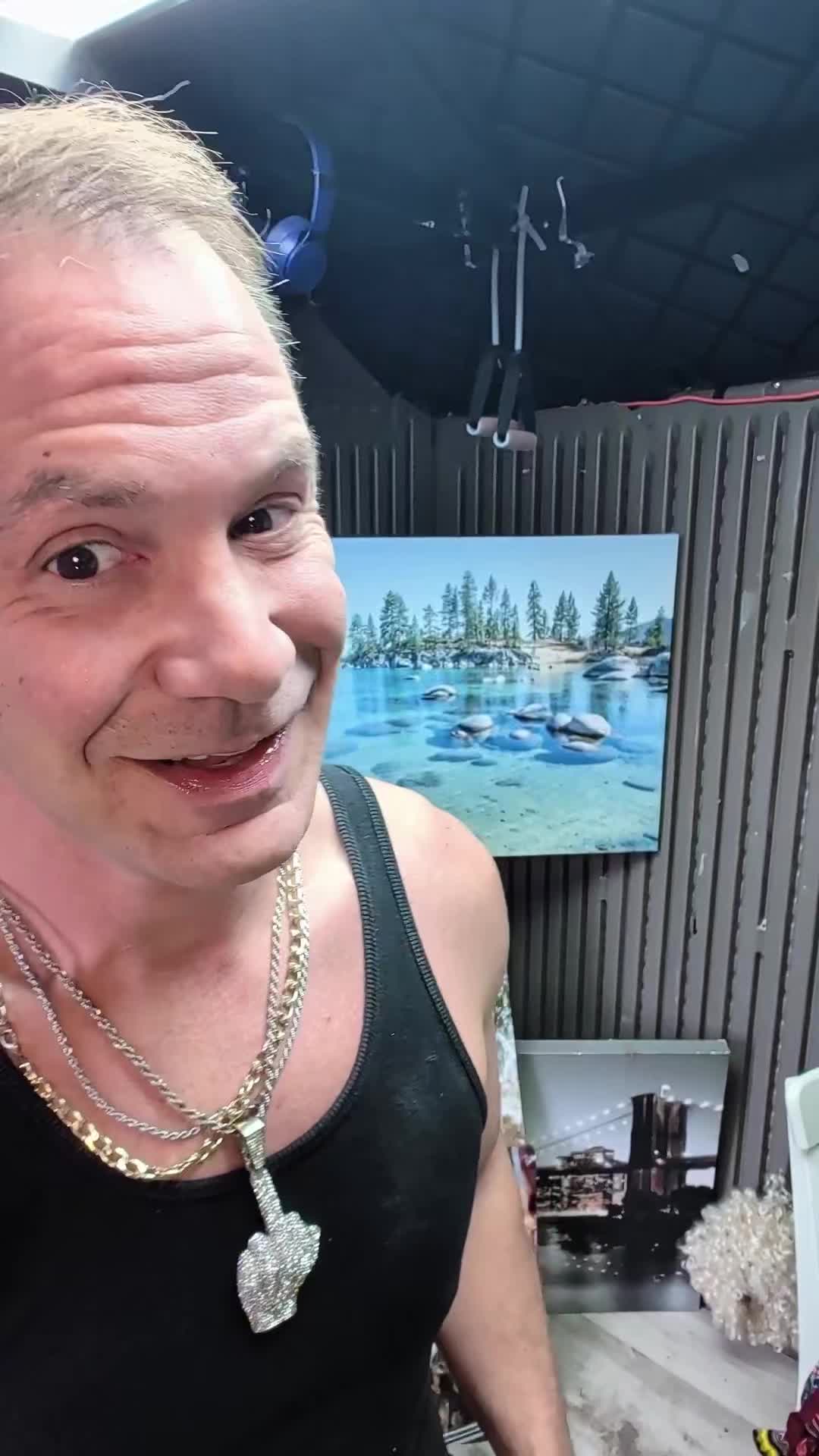 @Strechedurhole
