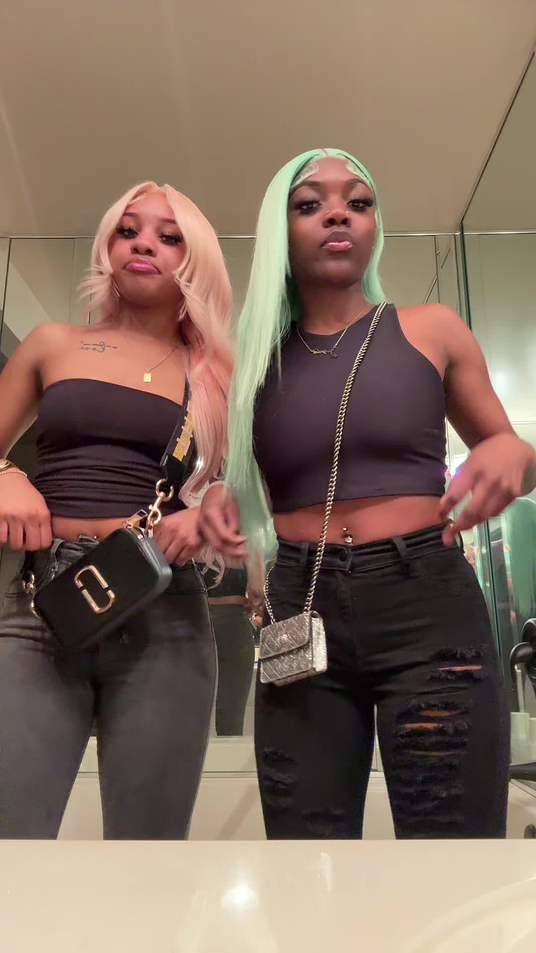 @Theyluvs_jayda🏳️&zwj;🌈