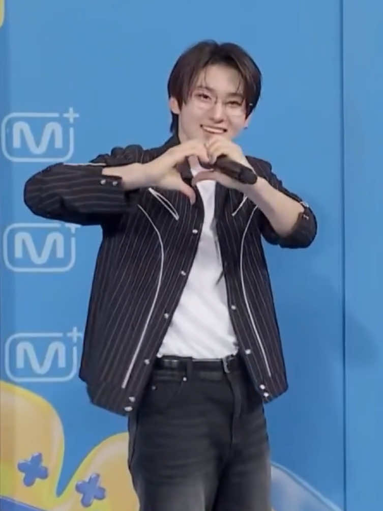 @donghwa's noona👀
