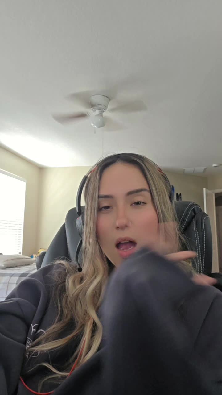@Ѵєℓ&nu;єт&alpha;&upsilon;я&alpha;