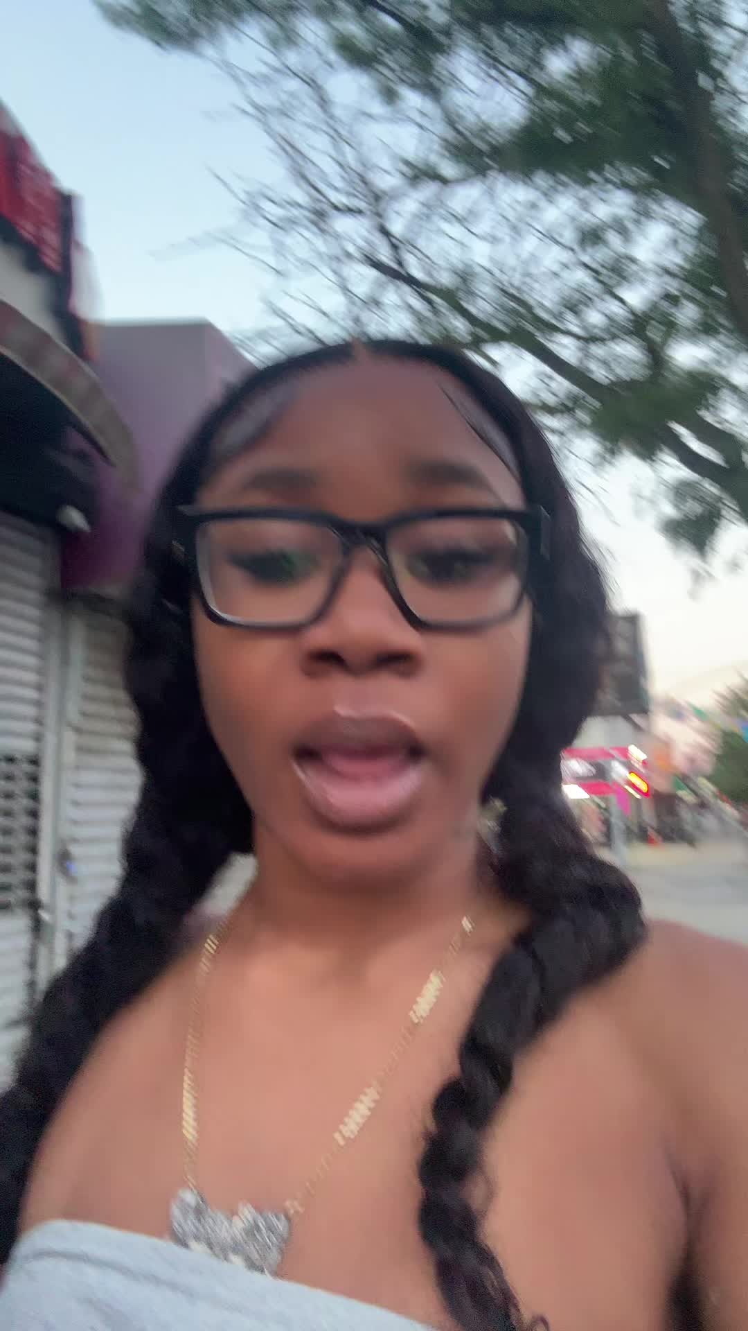 @zhané li