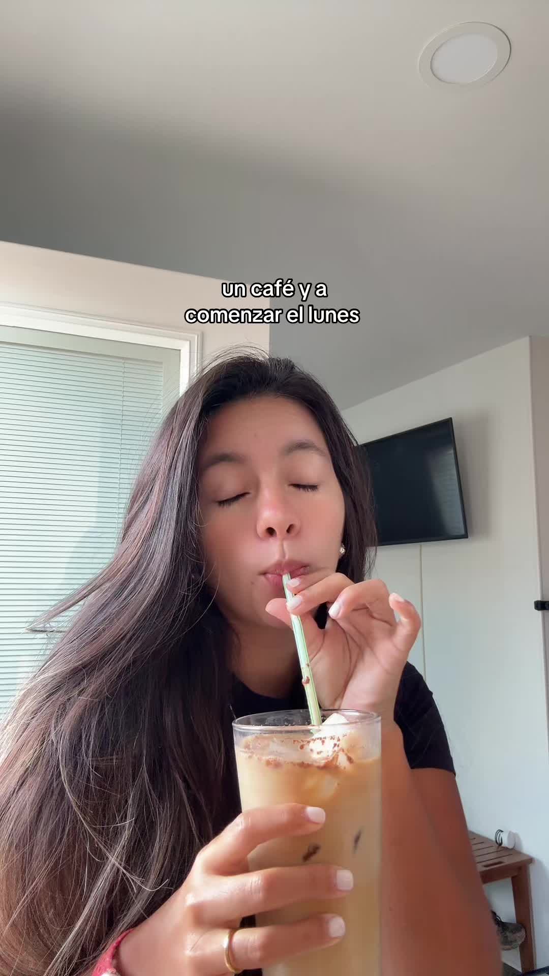 @Valentina Con✨