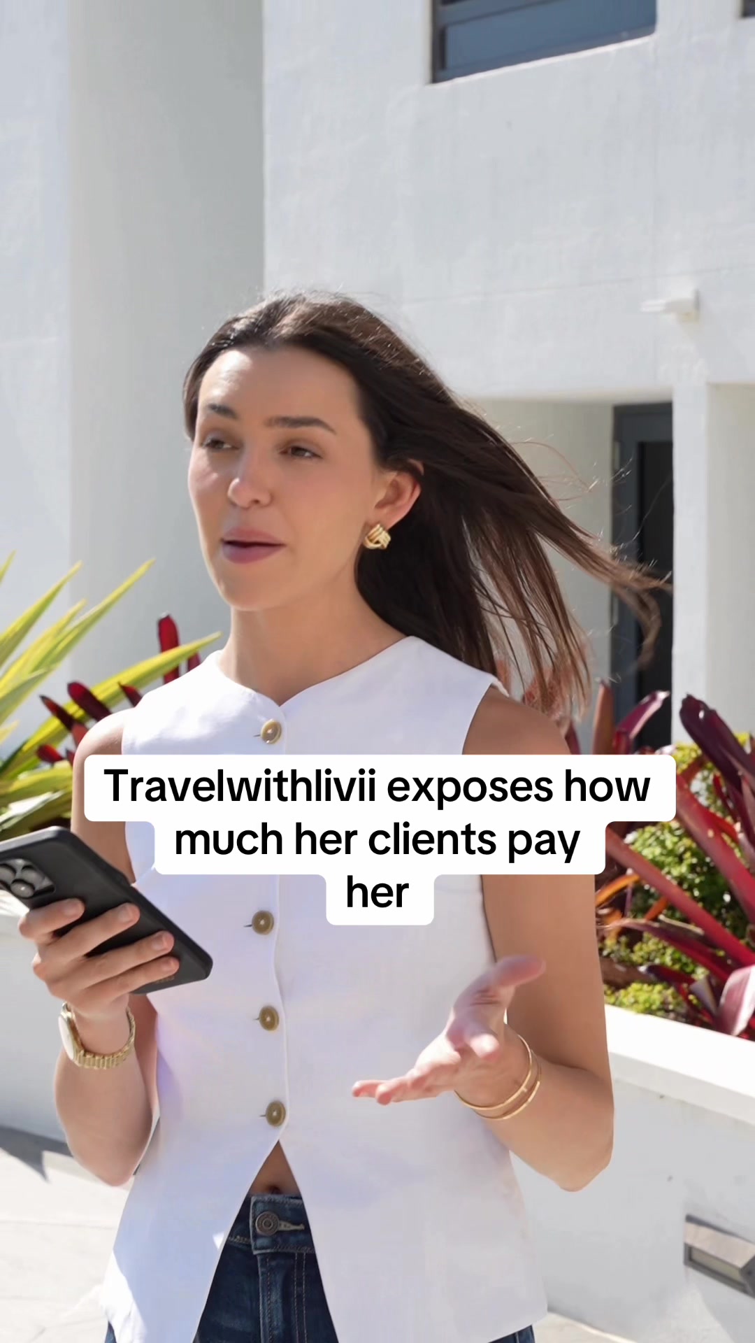 @travelwithlivii