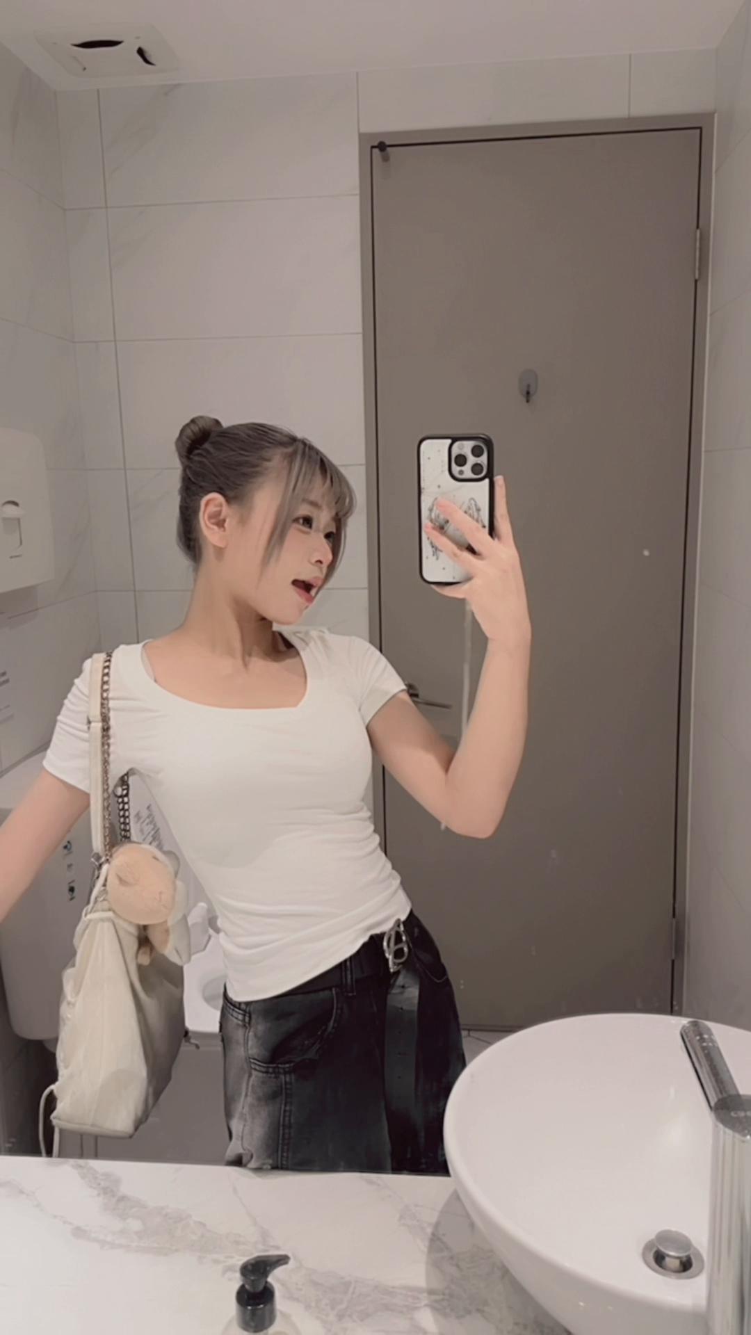 @77🦋