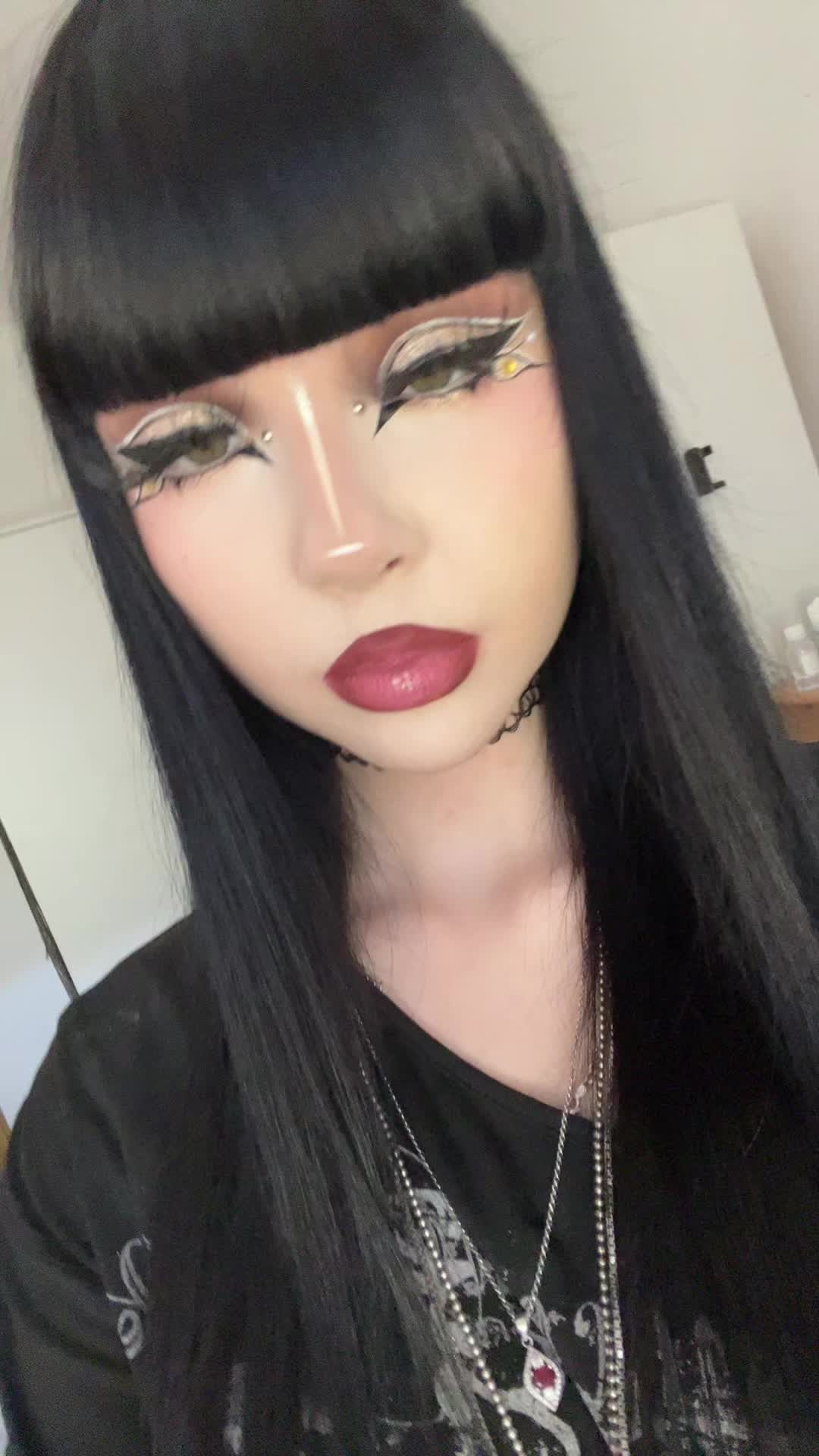 @Ava